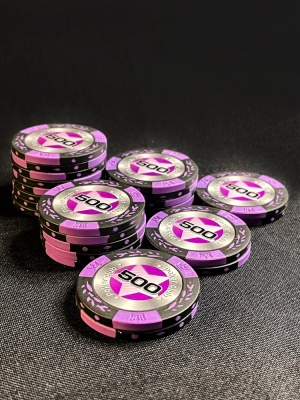 картинка Фишки для игры в покер Black Stars номиналом 500 (25шт) от магазина Gamesdealer.ru