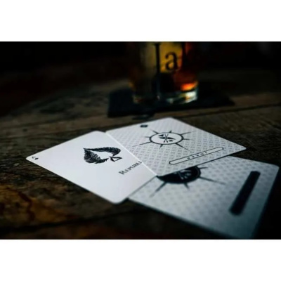 картинка Карты "Ellusionist Republics deck black" от магазина Gamesdealer.ru