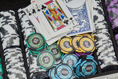 картинка Набор для покера Stones на 300 фишек от магазина Gamesdealer.ru