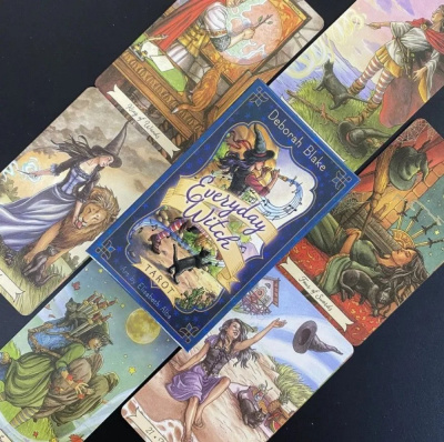картинка Карты Таро "Everyday Witch Tarot" Reprint / Повседневное Таро Ведьмы TAROMANIA от магазина Gamesdealer.ru