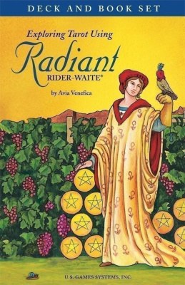 картинка Карты Таро "Radiant Rider-Waite Tarot Deck Book Set" US Games / Набор книг и колода Уэйта от магазина Gamesdealer.ru