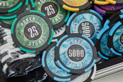 картинка Набор для покера Stones на 300 фишек от магазина Gamesdealer.ru