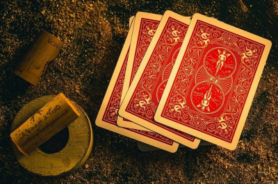 картинка Карты "Ellusionist Legacy Master Red" от магазина Gamesdealer.ru