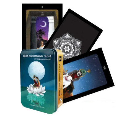 картинка Карты Таро "Sun and Moon In a Tin" US Games / Солнце и Луна в жестяной коробке от магазина Gamesdealer.ru