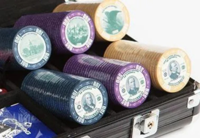 картинка Набор для покера US Dollar на 300 фишек от магазина Gamesdealer.ru