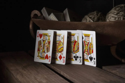 картинка Карты "Theory11 Ivory Tycoon" от магазина Gamesdealer.ru