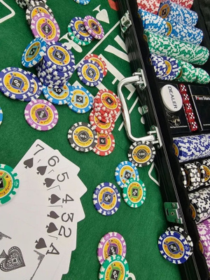 картинка Набор для покера Crown на 500 фишек от магазина Gamesdealer.ru