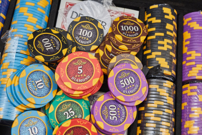 картинка Набор для покера Diamond на 300 фишек от магазина Gamesdealer.ru