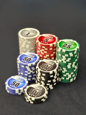 картинка Набор для покера NUTS на 200 фишек от магазина Gamesdealer.ru