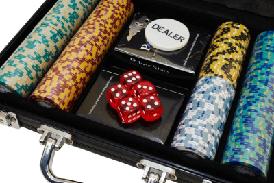 картинка Набор для покера Monte Carlo на 200 фишек от магазина Gamesdealer.ru
