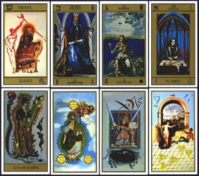 картинка Карты Таро "Salvador Dali Universal Tarot Gold Edition" AGM Urania / Сальвадор Дали Золотое Издание от магазина Gamesdealer.ru